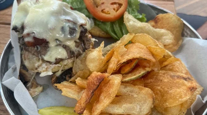 Bummz Beach Café – Oceanfront Dining Near Camelot by the Sea